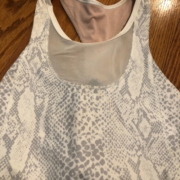 Lululemon Sports Bra/Tank Snakeskin Print Size 4 - Picture 2 of 7
